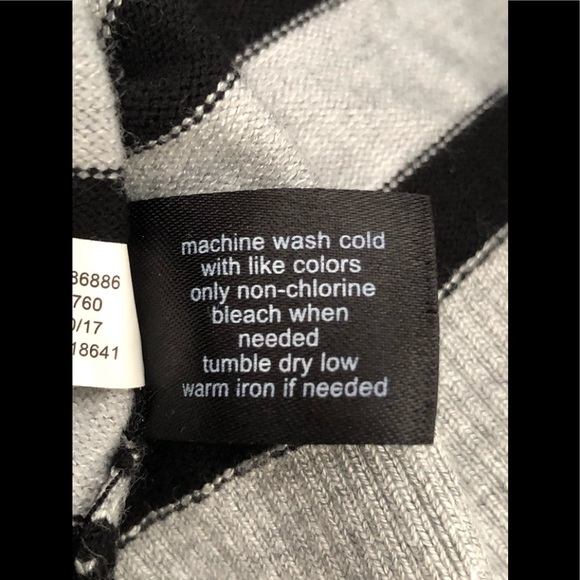 Lane Bryant Gray Black Striped Long Bell Sleeve Boat Neck Sweater 18/20 - Picture 12 of 13